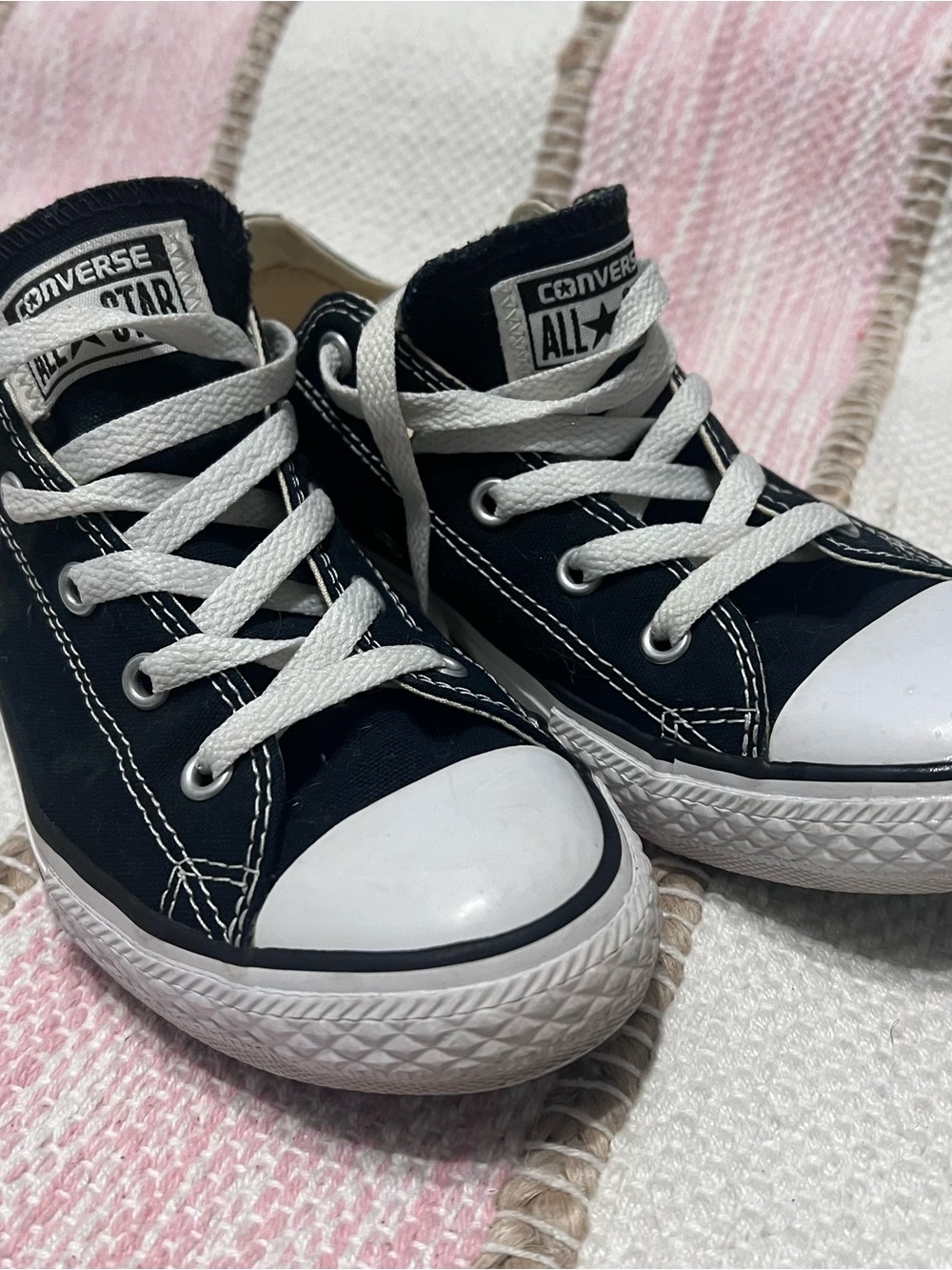 Converse Chuck Taylor Low Tops – Youth Size 3Y
